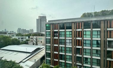 Condo en venta de 2 habitaciones en Khlong Toei, Bangkok