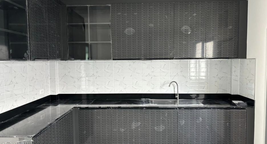 For sale 5 bedrooms house in Bang Phli, Samut Prakan