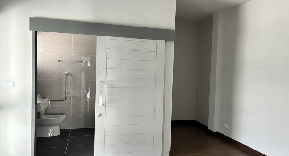 For sale 5 bedrooms house in Bang Phli, Samut Prakan