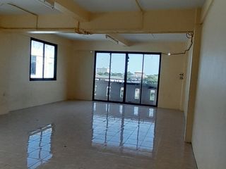 For rent 3 bedrooms townhouse in Mueang Chachoengsao, Chachoengsao
