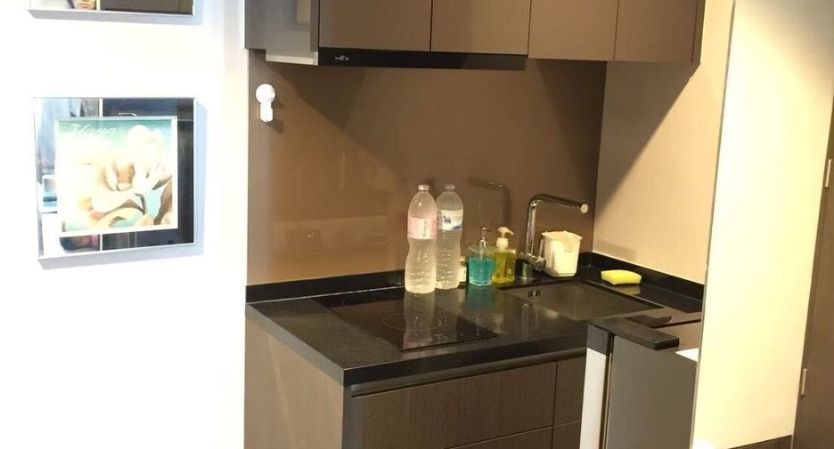 For sale 1 bed condo in Khlong Toei, Bangkok