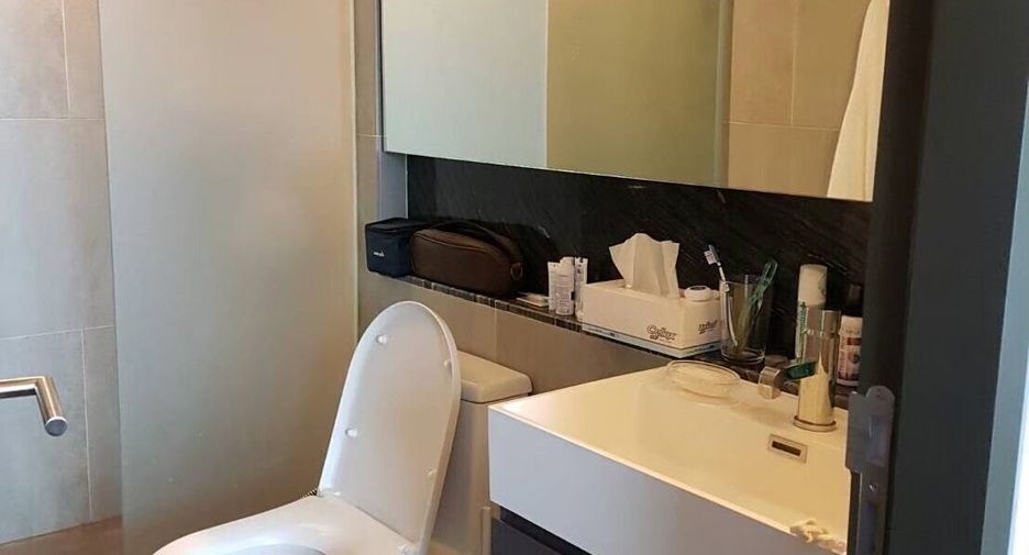 For sale 1 bed condo in Khlong Toei, Bangkok