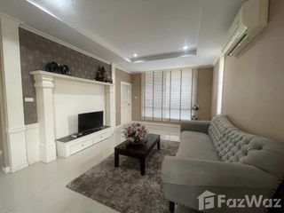 Casa adosada en alquiler de 3 habitaciones en Mueang Nakhon Ratchasima, Nakhon Ratchasima