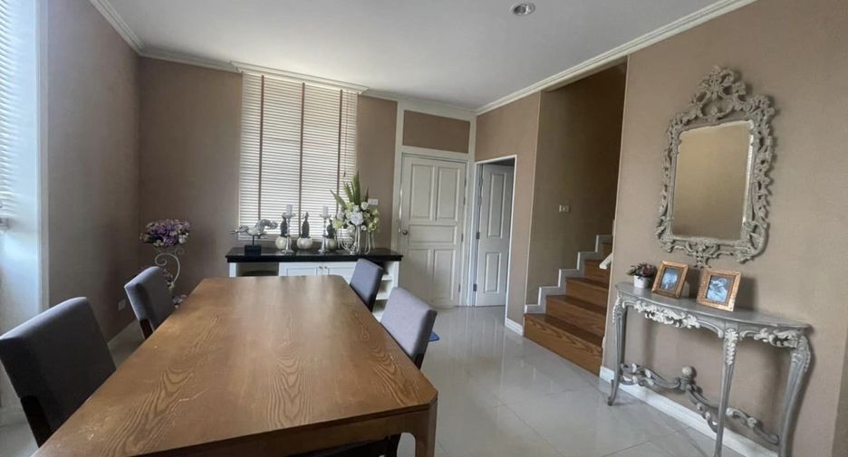 For rent 3 bedrooms townhouse in Mueang Nakhon Ratchasima, Nakhon Ratchasima