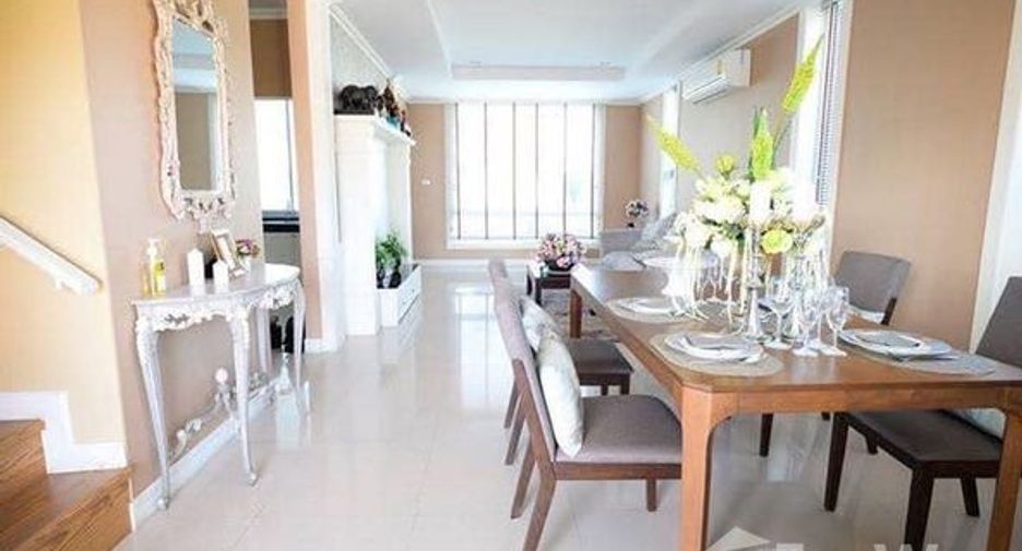For rent 3 bedrooms townhouse in Mueang Nakhon Ratchasima, Nakhon Ratchasima