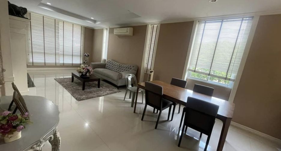 For rent 3 bedrooms townhouse in Mueang Nakhon Ratchasima, Nakhon Ratchasima