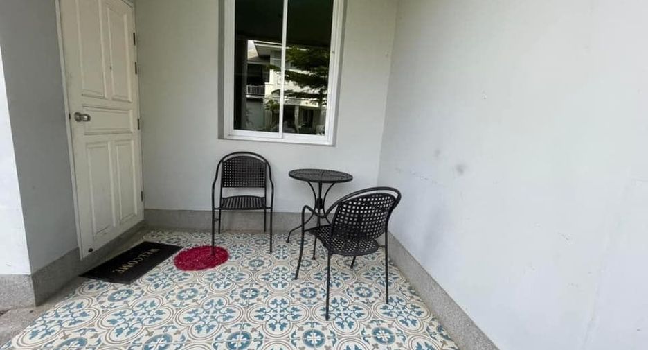 Casa adosada en alquiler de 3 habitaciones en Mueang Nakhon Ratchasima, Nakhon Ratchasima