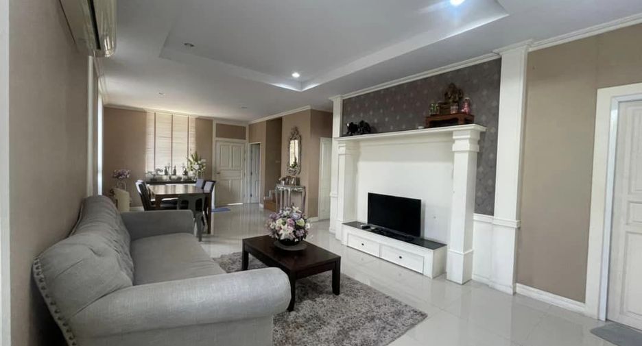 For rent 3 bedrooms townhouse in Mueang Nakhon Ratchasima, Nakhon Ratchasima