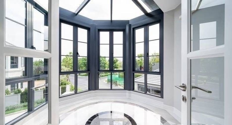 For sale 5 bedrooms house in Bang Kapi, Bangkok