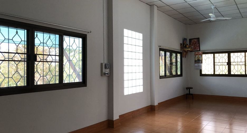 For sale 3 bedrooms house in Mueang Sakon Nakhon, Sakon Nakhon