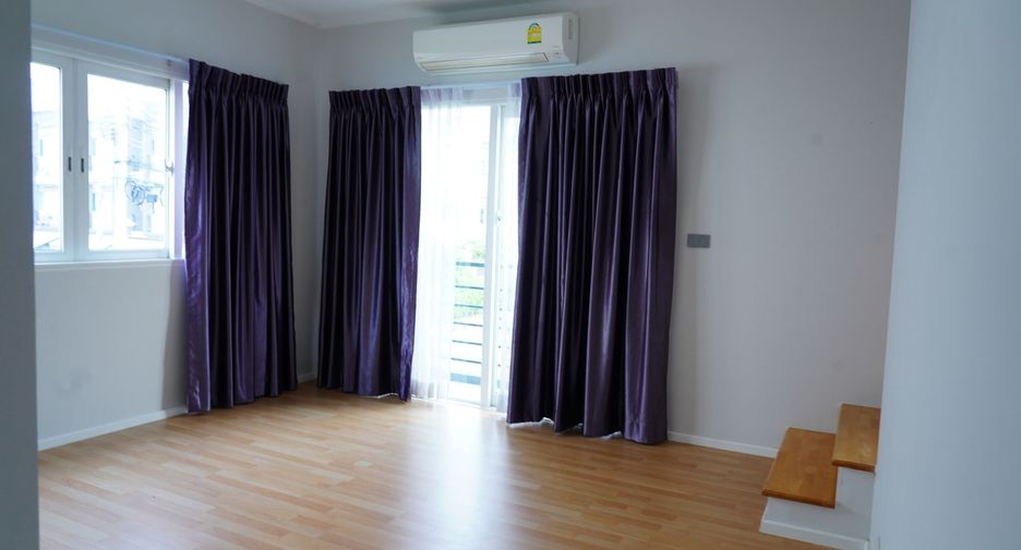 À vendre et à louer 3 chambres maison de ville à Prawet, Bangkok