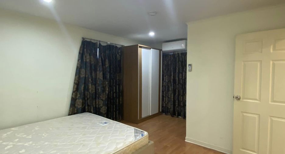 For sale 2 bedrooms condo in Huai Khwang, Bangkok