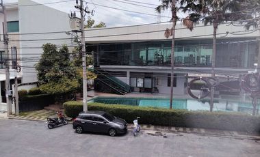 Casa en alquiler de 3 habitaciones en Pak Kret, Nonthaburi