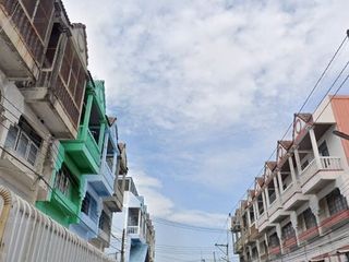 For sale 6 bedrooms retail Space in Sam Phran, Nakhon Pathom
