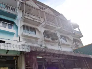 For sale 6 bedrooms retail Space in Sam Phran, Nakhon Pathom