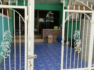 出售 和 出租 2 卧室 联排别墅 在 Lam Luk Ka, Pathum Thani