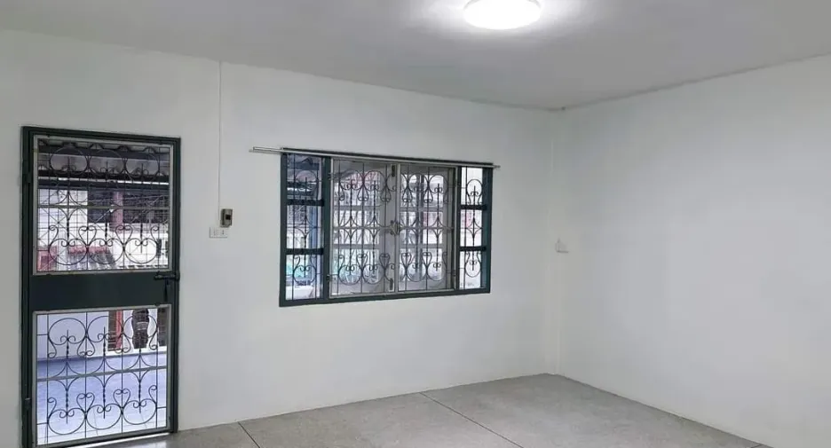 Reihenhaus zum Kauf mit 2 Zimmer in Mueang Nakhon Ratchasima, Nakhon Ratchasima