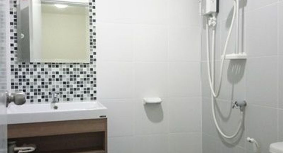 For rent 3 bedrooms townhouse in Sam Phran, Nakhon Pathom