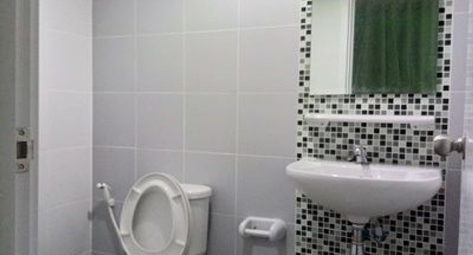For rent 3 bedrooms townhouse in Sam Phran, Nakhon Pathom