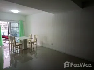 Casa adosada en alquiler de 3 habitaciones en Sam Phran, Nakhon Pathom