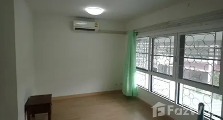 For rent 3 bedrooms townhouse in Sam Phran, Nakhon Pathom