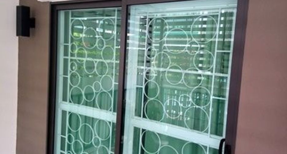 For rent 3 bedrooms townhouse in Sam Phran, Nakhon Pathom
