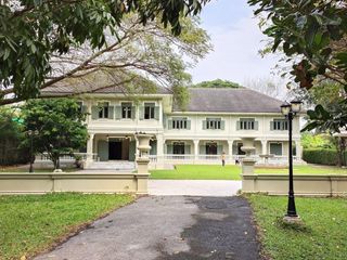 Casa en venta de 5 habitaciones en Krathum Baen, Samut Sakhon