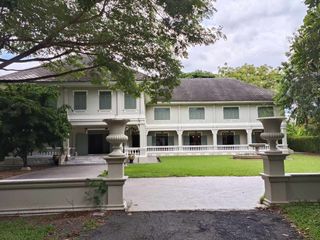 Casa en venta de 5 habitaciones en Krathum Baen, Samut Sakhon