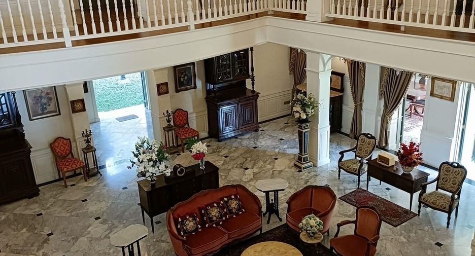 For sale 5 bedrooms house in Krathum Baen, Samut Sakhon