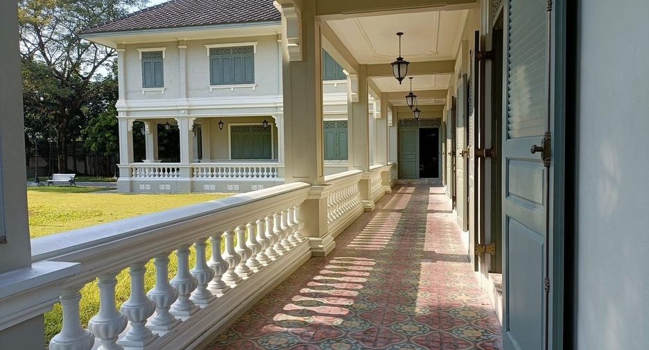 For sale 5 bedrooms house in Krathum Baen, Samut Sakhon
