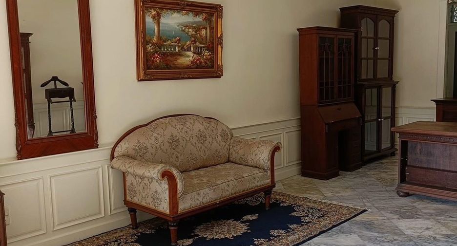 For sale 5 bedrooms house in Krathum Baen, Samut Sakhon