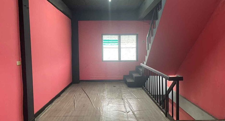 À vendre 2 chambres maison de ville à Sam Khok, Pathum Thani