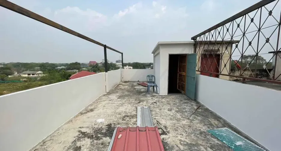 Casa adosada en venta de 2 habitaciones en Sam Khok, Pathum Thani