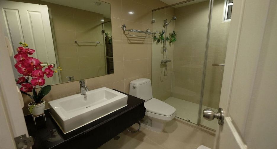 For sale 2 bedrooms condo in Huai Khwang, Bangkok