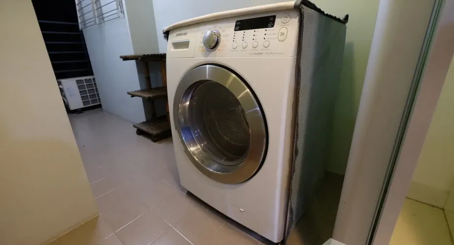 For sale 2 bedrooms condo in Huai Khwang, Bangkok