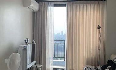 À vendre 1 chambre condo à Huai Khwang, Bangkok