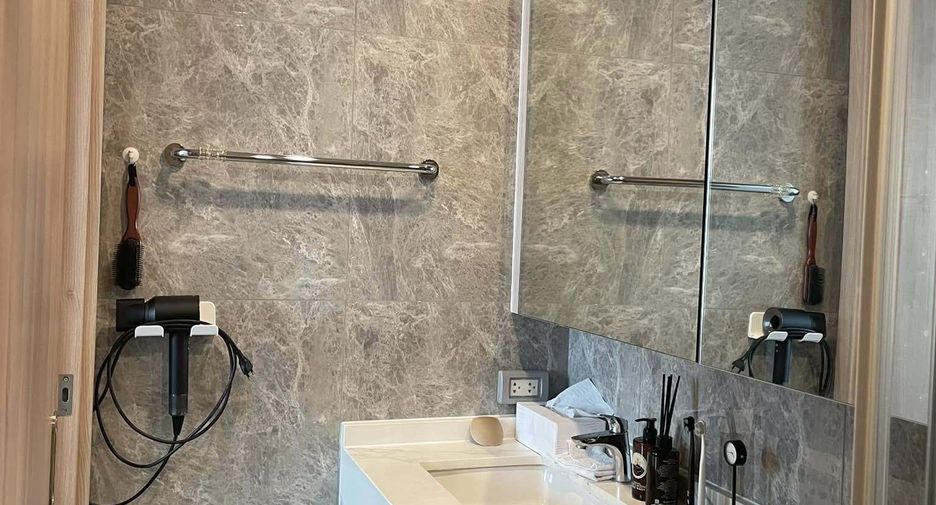 For sale 1 bed condo in Huai Khwang, Bangkok