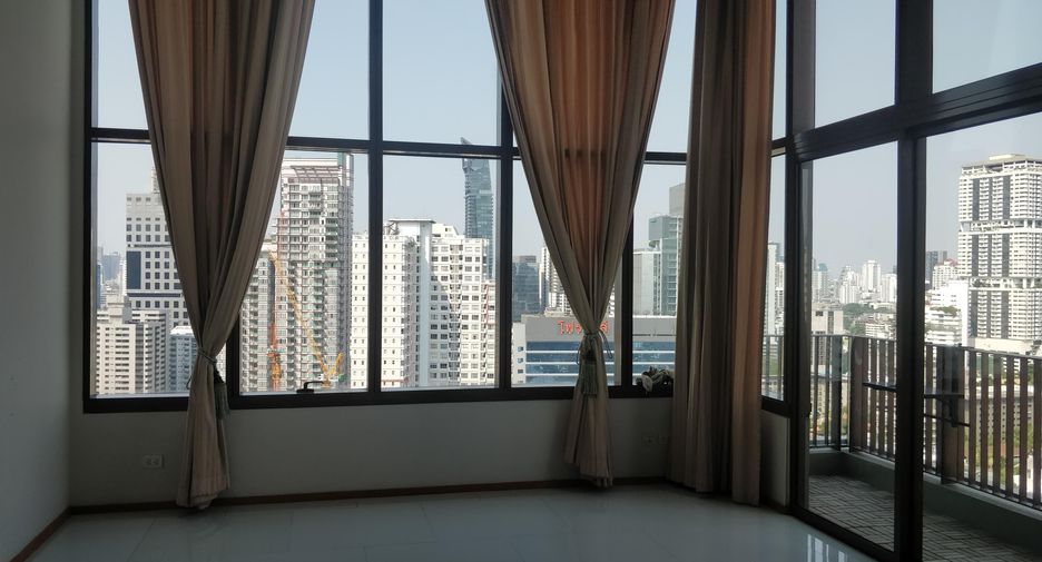 For sale 2 bedrooms condo in Khlong Toei, Bangkok