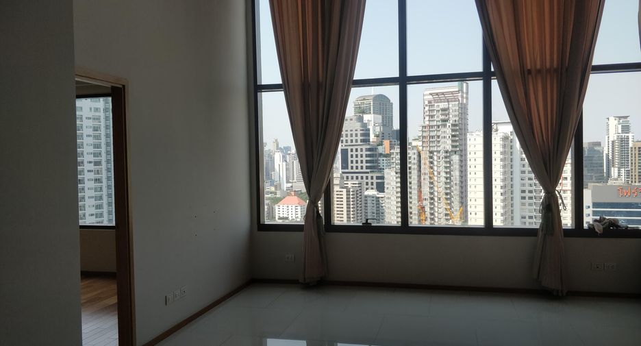 For sale 2 bedrooms condo in Khlong Toei, Bangkok