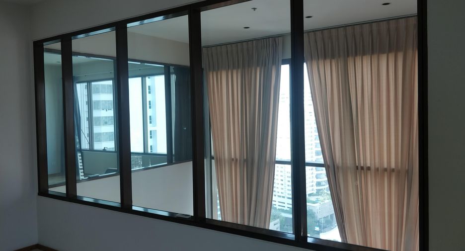 For sale 2 bedrooms condo in Khlong Toei, Bangkok