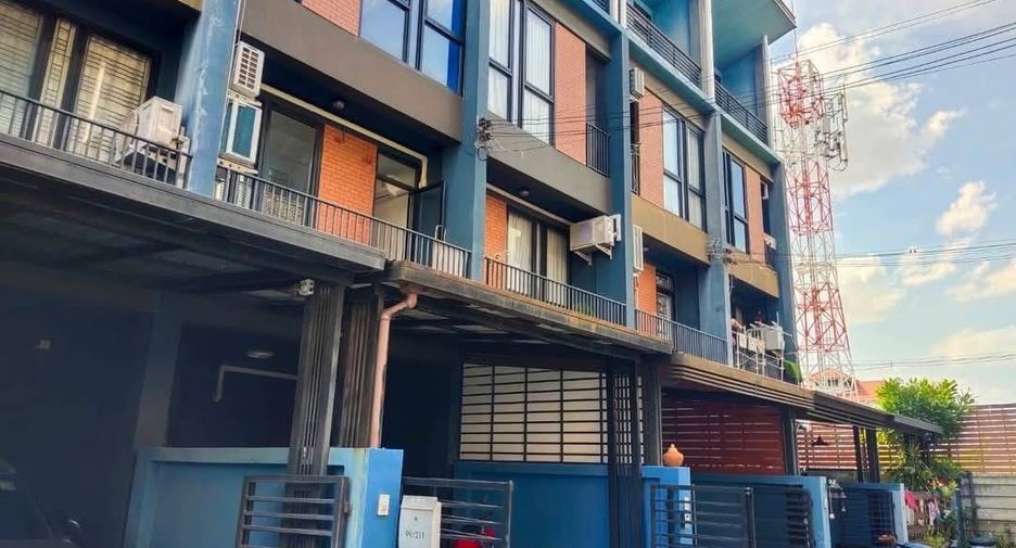 For rent 3 bedrooms townhouse in Pak Kret, Nonthaburi