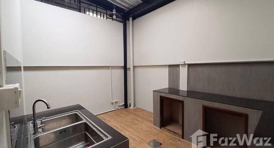 For rent 3 bedrooms townhouse in Pak Kret, Nonthaburi