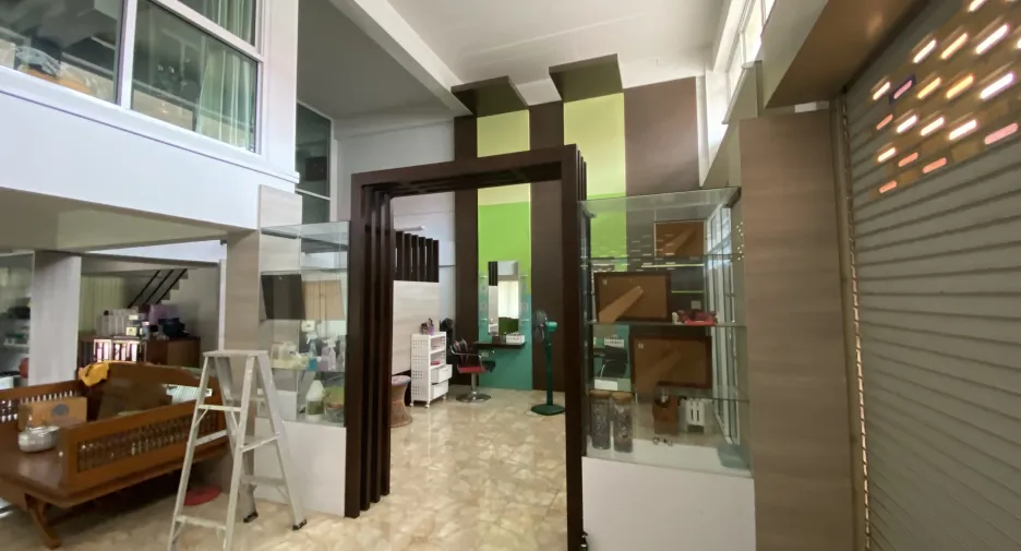 Oficina en venta de 2 habitaciones en Mueang Phrae, Phrae