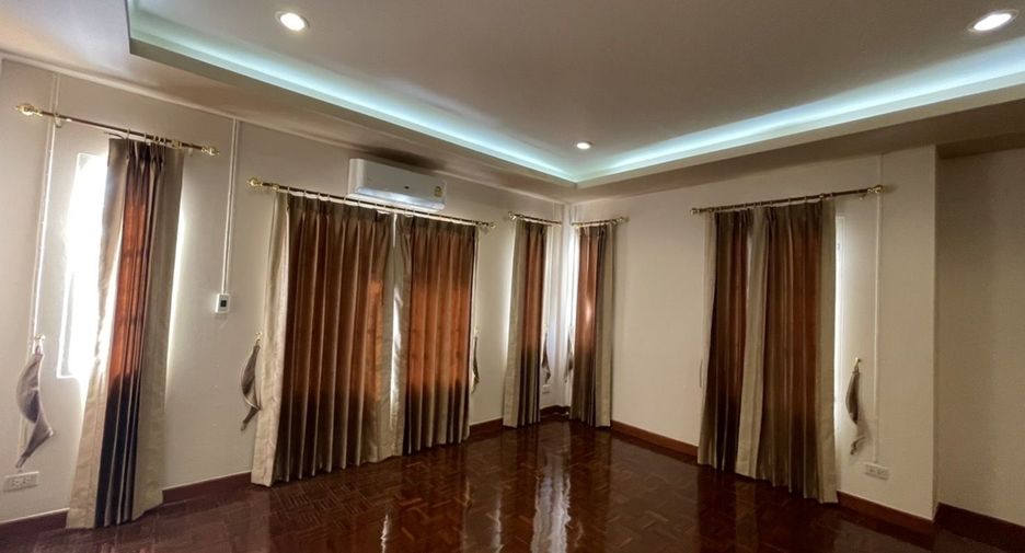 For sale 2 bedrooms townhouse in Mueang Pathum Thani, Pathum Thani