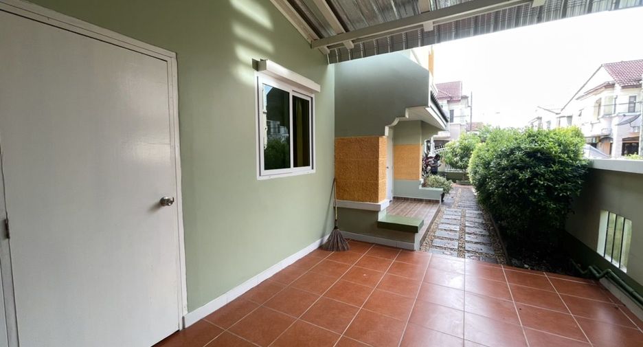 For sale 2 bedrooms townhouse in Mueang Pathum Thani, Pathum Thani