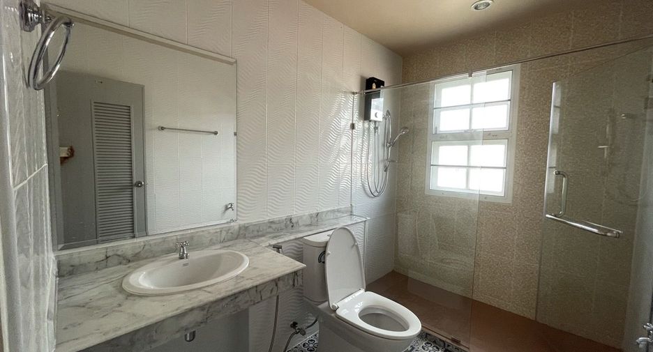 For sale 2 bedrooms townhouse in Mueang Pathum Thani, Pathum Thani