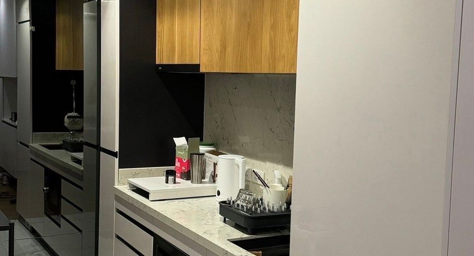 For sale 2 bedrooms condo in Huai Khwang, Bangkok