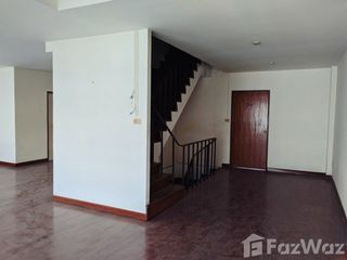 Casa adosada en venta de 6 habitaciones en Mueang Rayong, Rayong
