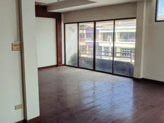 Casa adosada en venta de 6 habitaciones en Mueang Rayong, Rayong