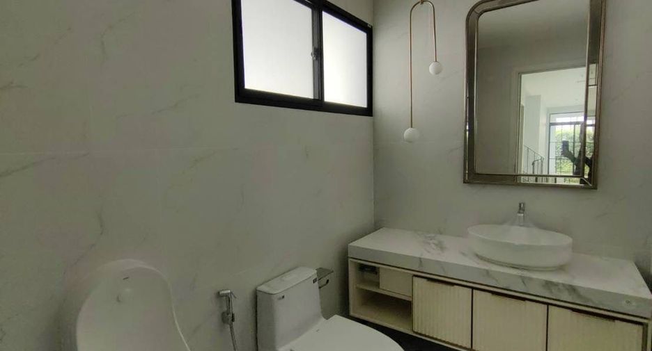 For sale 5 bedrooms house in Taling Chan, Bangkok